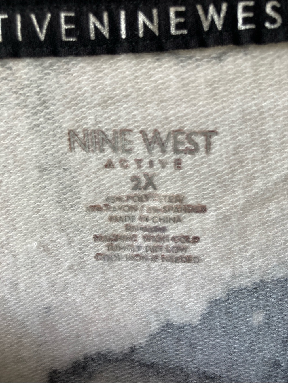 Nine West active paisley print pattern crewneck top zip pocket on sleeve 2X - Picture 14 of 17